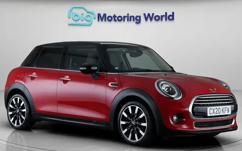 Usado Mini Cooper Exclusive 136 HP (100 kW) 2020 Vermelho Citadino