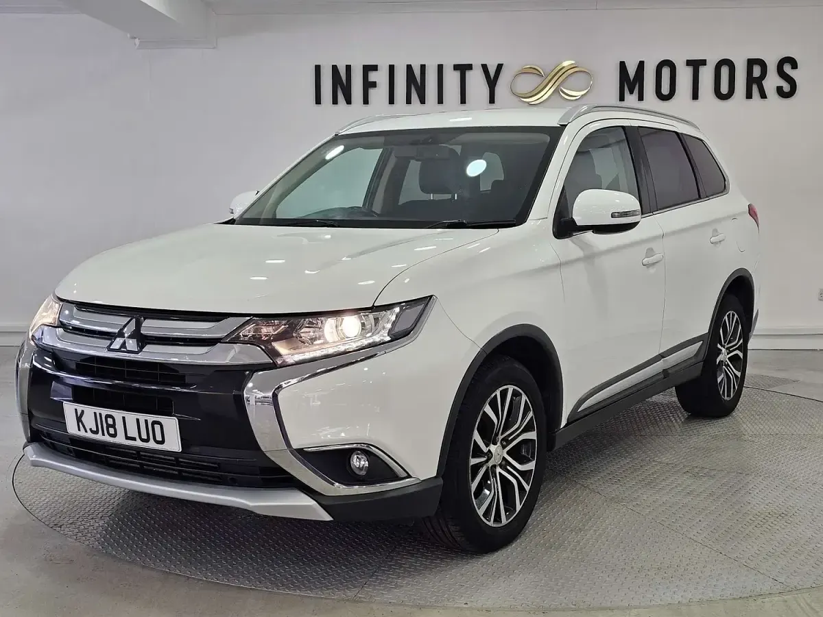 Used Mitsubishi Outlander 150 HP (110 kW) 2018 White SUV
