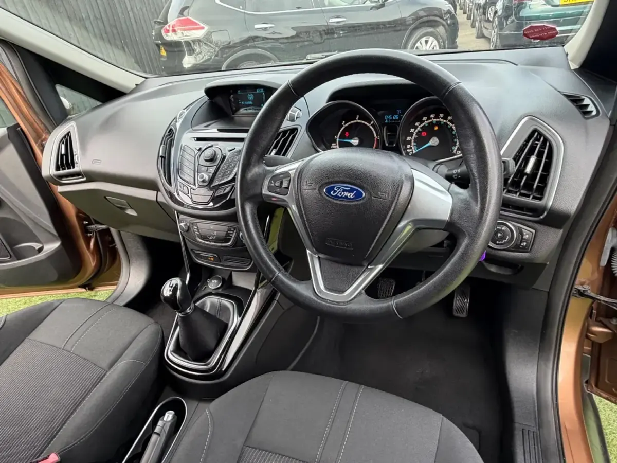 Usado Ford B-MAX Zetec 75 HP (55 kW) 2014 Dourado Monovolume