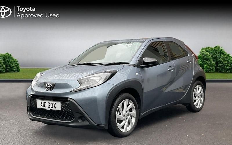 Used Toyota Aygo X PURE 72 HP (52 kW) 2025 Persian salt SUV