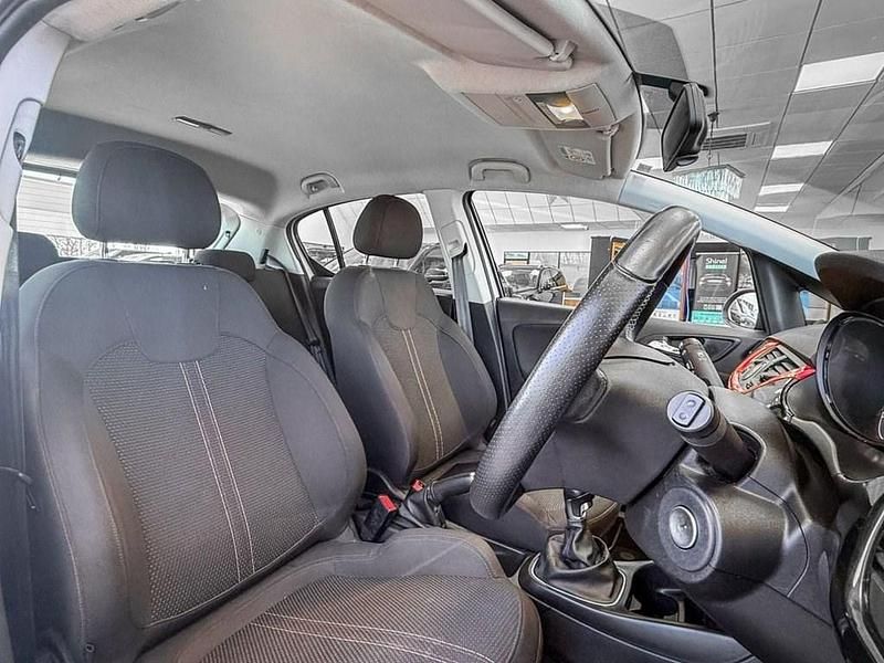 Used Vauxhall Corsa SRi 90 HP (66 kW) 2019 White Hatchback