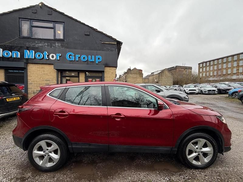 Used Nissan Qashqai Acenta Premium 2019 Red SUV