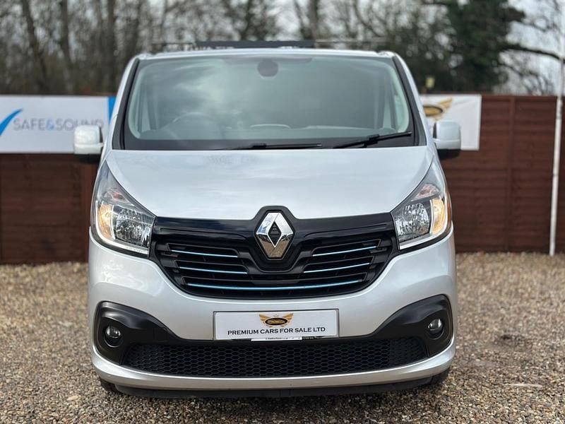Used Renault Trafic 2017 Silver MPV