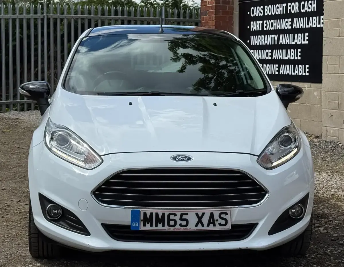 Used Ford Fiesta Zetec 2015 White Hatchback