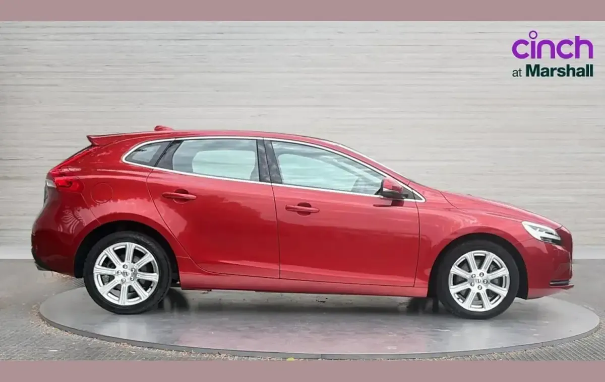 Used Volvo V40 Inscription 150 HP (110 kW) 2018 Red Hatchback