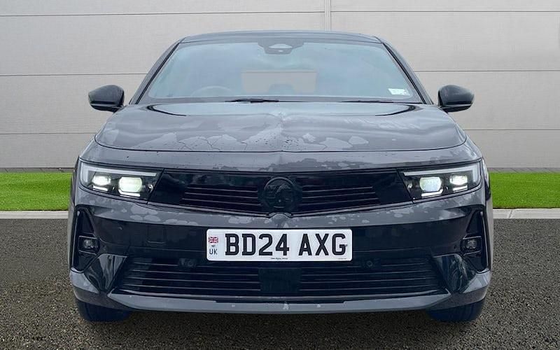 Second-hand Vauxhall Astra Ultimate 131 CP (96 kW) 2024 Negru Hatchback