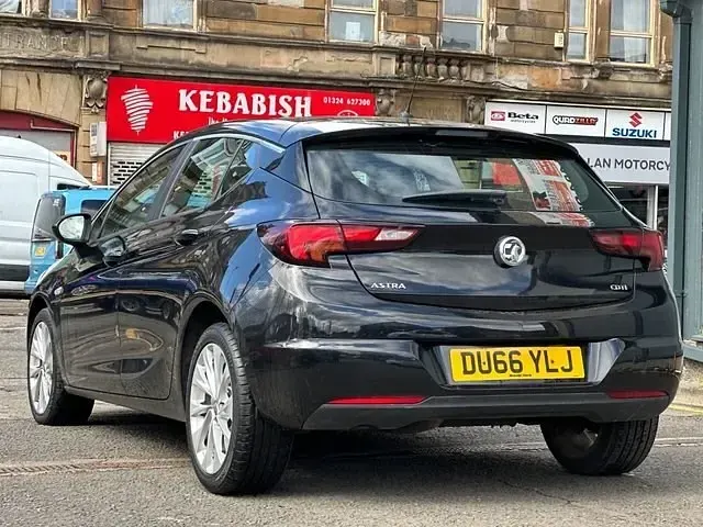 Used Vauxhall Astra Design Edition 110 HP (80 kW) 2016 Black Hatchback