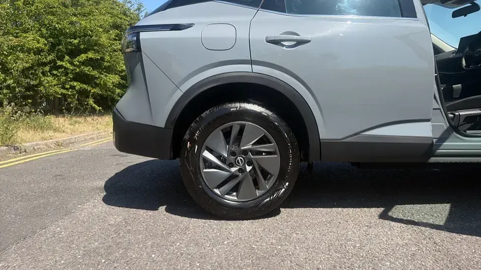 New Nissan Qashqai Acenta Premium 190 HP (139 kW) 2026 Ceramic grey SUV
