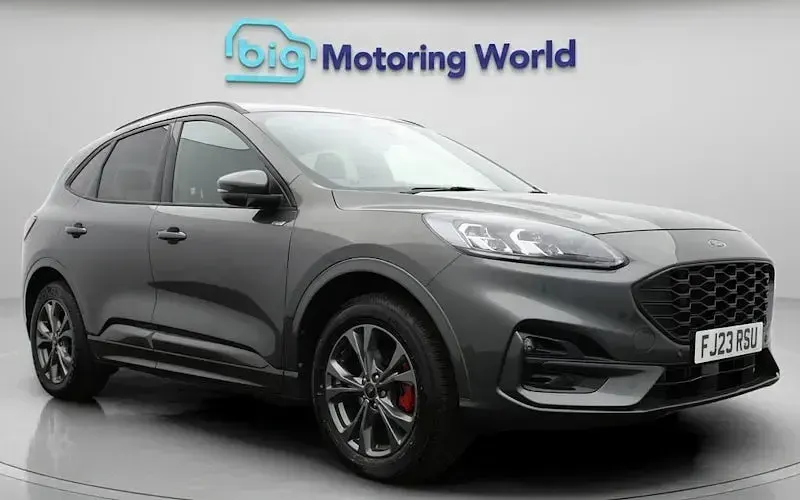 Käytetty Ford Kuga ST-Line 224 HP (164 kW) 2023 Katumaasturi