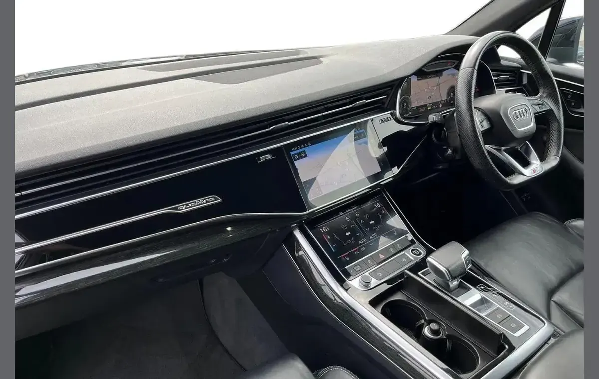 Używany Audi Q7 Comfort 375 KM (275 kW) 2021 Szary SUV