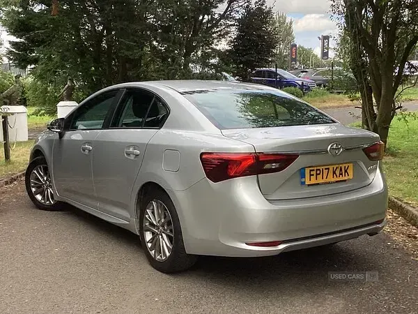 Used Toyota Avensis Business Edition 112 HP (82 kW) 2017 Silver Sedan
