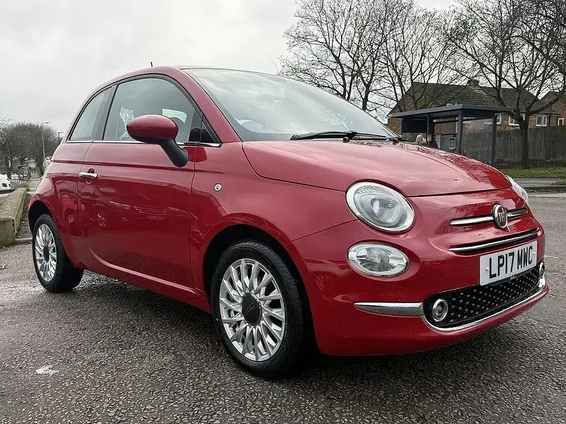 Usado Fiat 500 Lounge 69 HP (50 kW) 2017 Vermelho Citadino