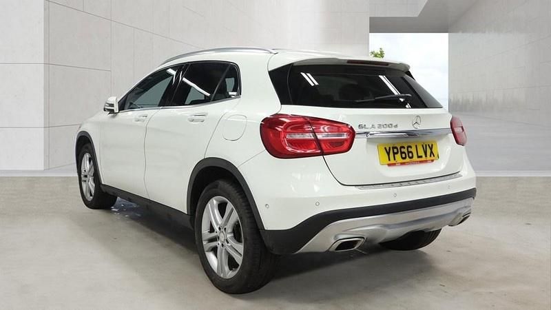 Used Mercedes GLA200 Premium 136 HP (100 kW) 2017 White SUV