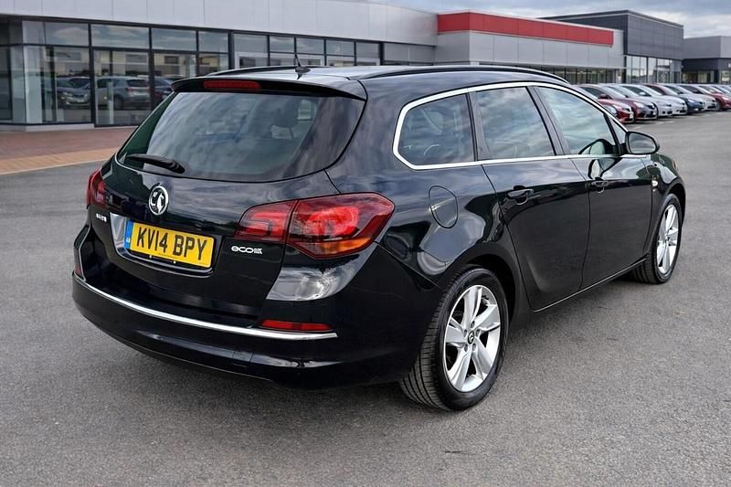 Used Vauxhall Astra SRi 136 HP (100 kW) 2014 Black Estate