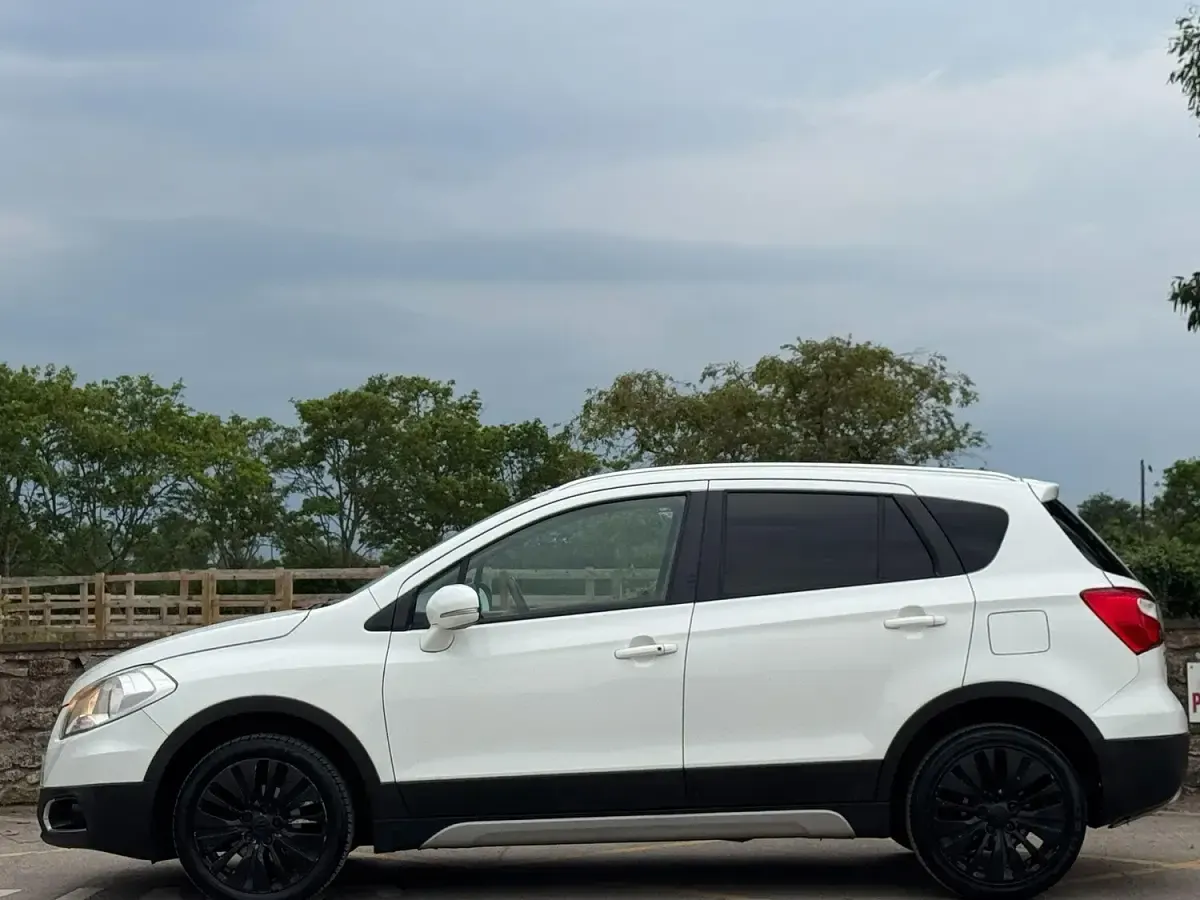 Used Suzuki SX4 S-Cross SZ4 120 HP (88 kW) 2014 White Hatchback