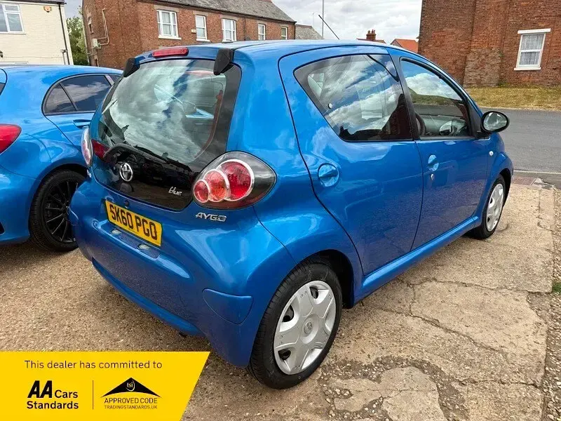 Used Toyota Aygo 67 HP (49 kW) 2010 Blue Hatchback