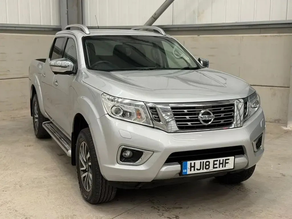 Used Nissan Navara Tekna 190 HP (139 kW) 2018 Silver Pickup