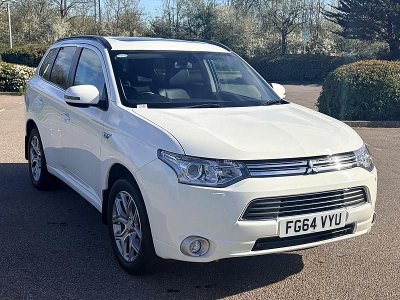Used Mitsubishi Outlander P-HEV 2015 White Estate