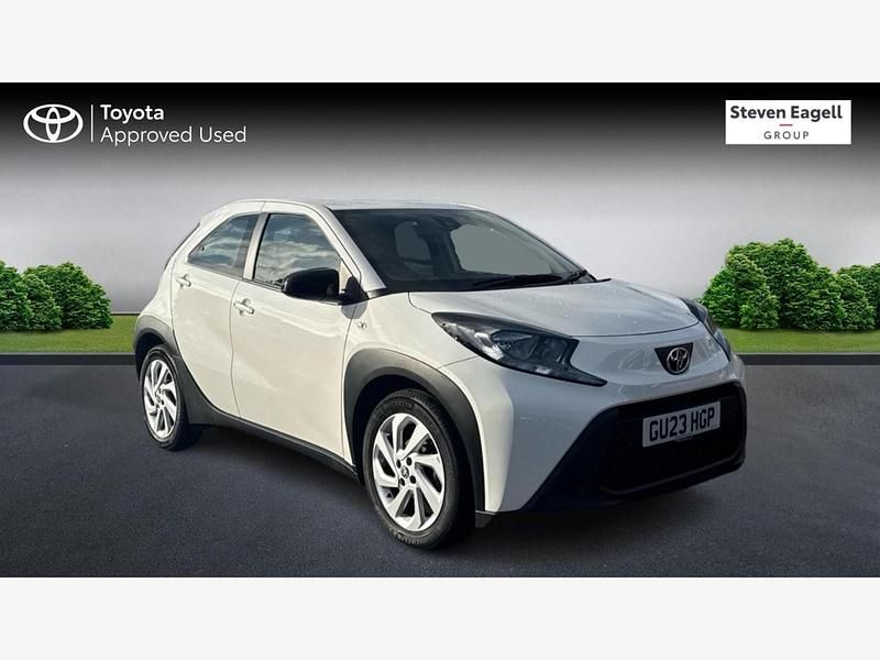 White Used 2023 Toyota Aygo X PURE SUV | £11,880 (Good price) - Image 1/3