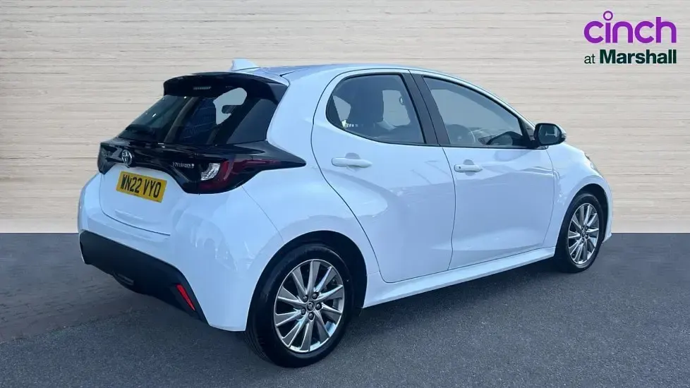 Used Toyota Yaris 116 HP (85 kW) 2022 White Hatchback