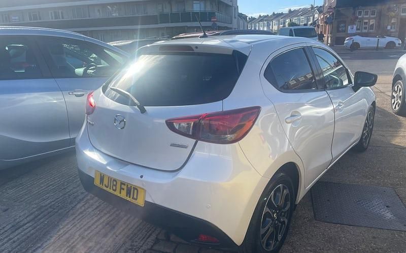 Used Mazda 2 Edition 90 HP (66 kW) 2017 White Hatchback