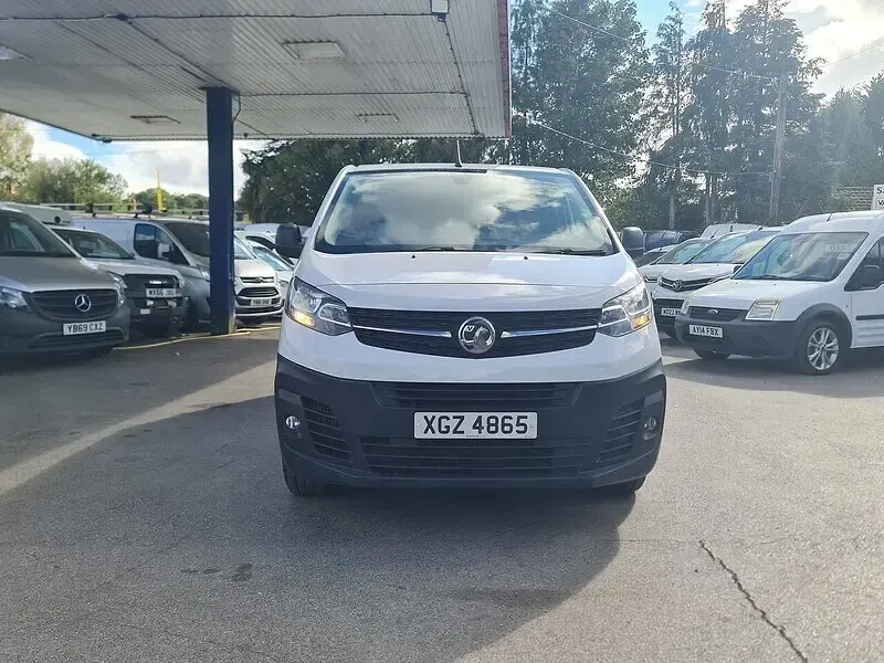 Used Vauxhall Vivaro S 100 HP (73 kW) 2022 White MPV