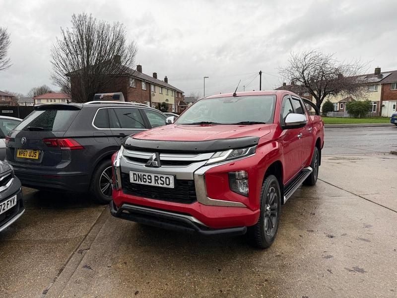Used Mitsubishi L200 150 HP (110 kW) 2019 Red Pickup
