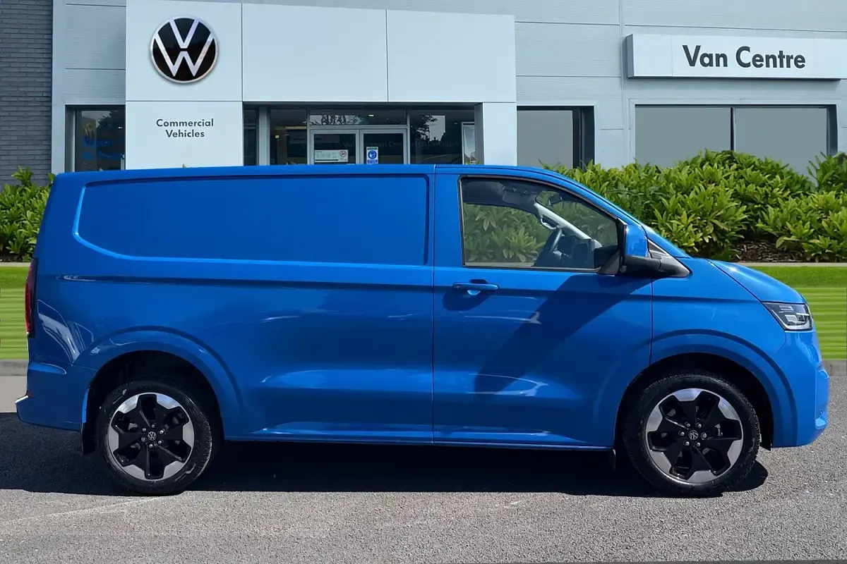 Nouă VW Transporter Pro 150 CP (110 kW) 2026 Albastru Van