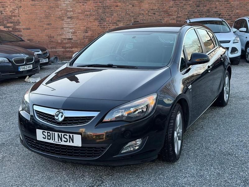 Used Vauxhall Astra SRi 115 HP (84 kW) 2011 Black Hatchback