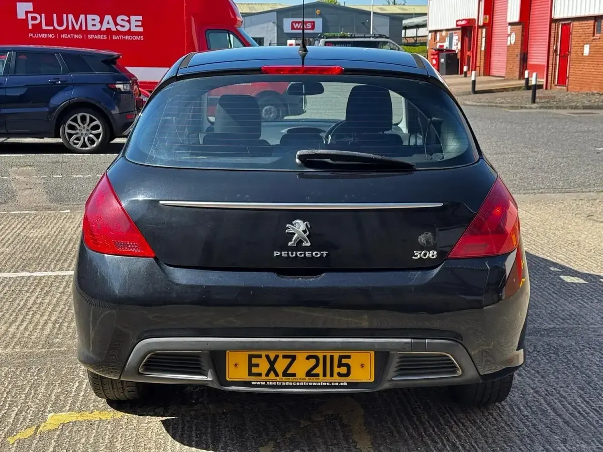 Begagnad Peugeot 308 Active 2013 Svart Halvkombi