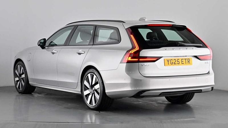 Used Volvo V90 Plus 350 HP (257 kW) 2025 Silver dawn Estate