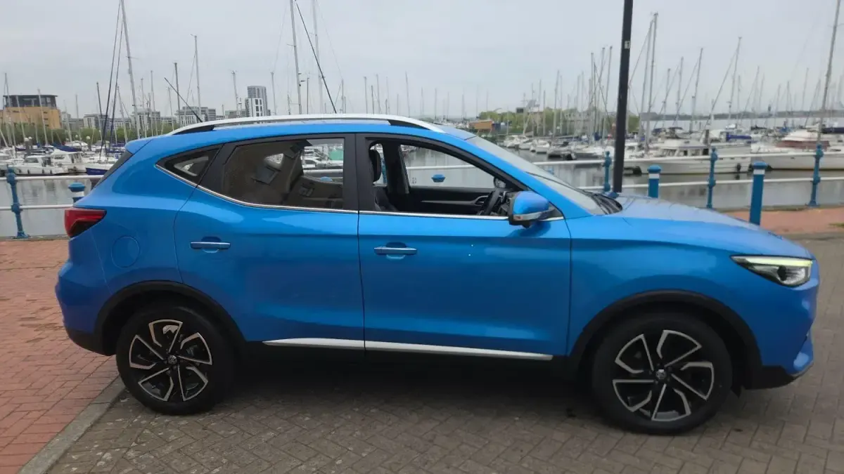 Usado MG ZS Exclusive 106 HP (77 kW) 2022 Azul SUV