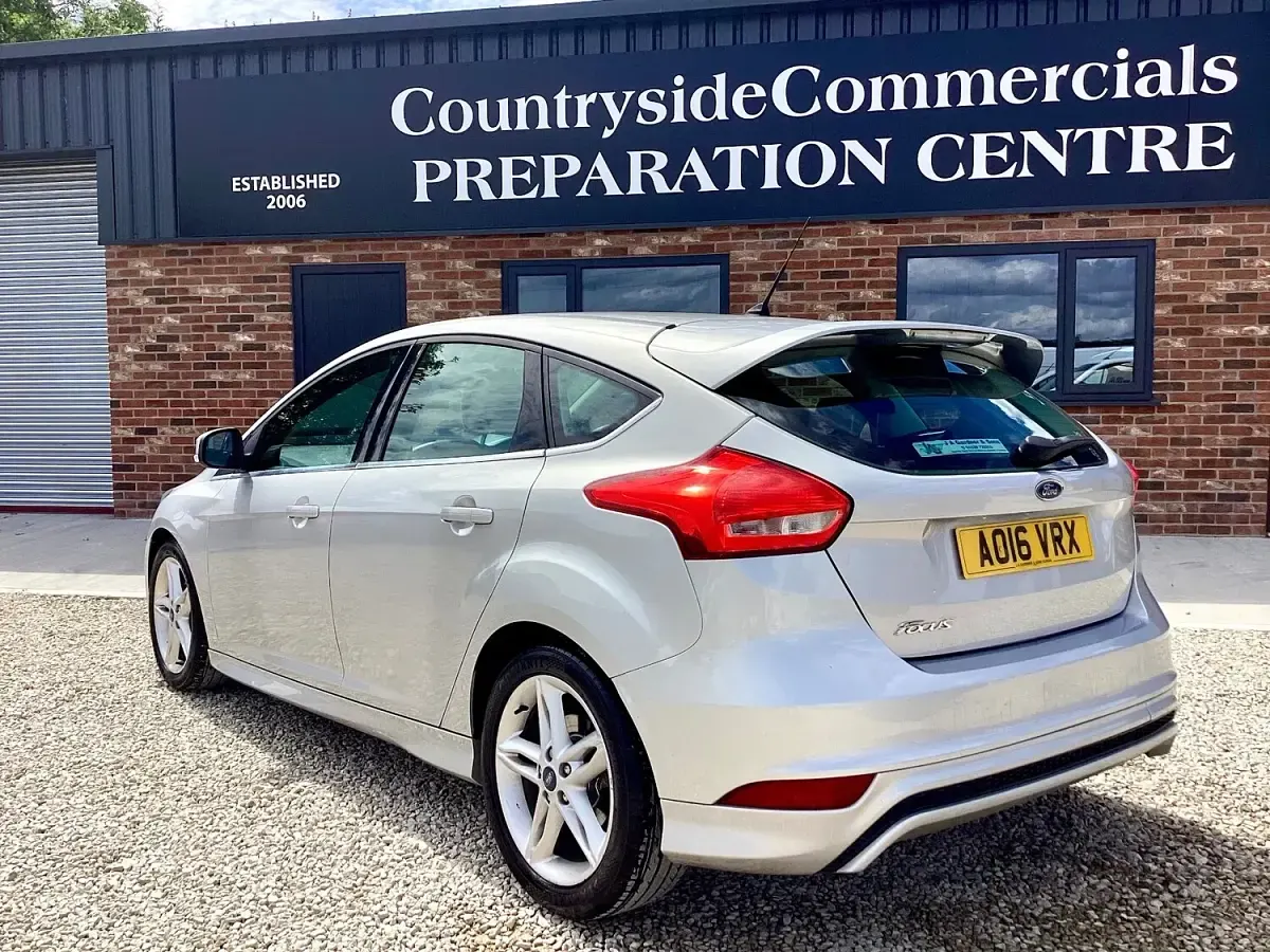 Used Ford Focus Zetec 120 HP (88 kW) 2016 Silver Hatchback