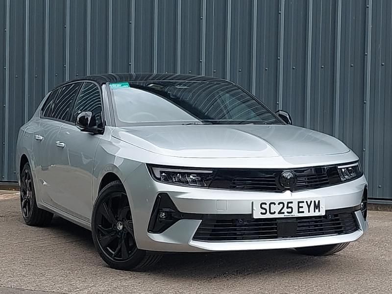 Two coat metallic crystal silver New 2025 Vauxhall Astra Estate | £22,498 (Good price) - Image 1/4