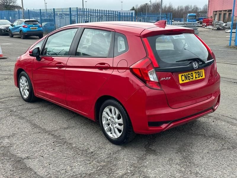 Used Honda Jazz SE 102 HP (75 kW) 2019 Red Hatchback