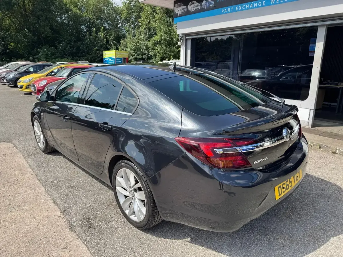 Used Vauxhall Insignia SRi 136 HP (100 kW) 2015 Black Hatchback