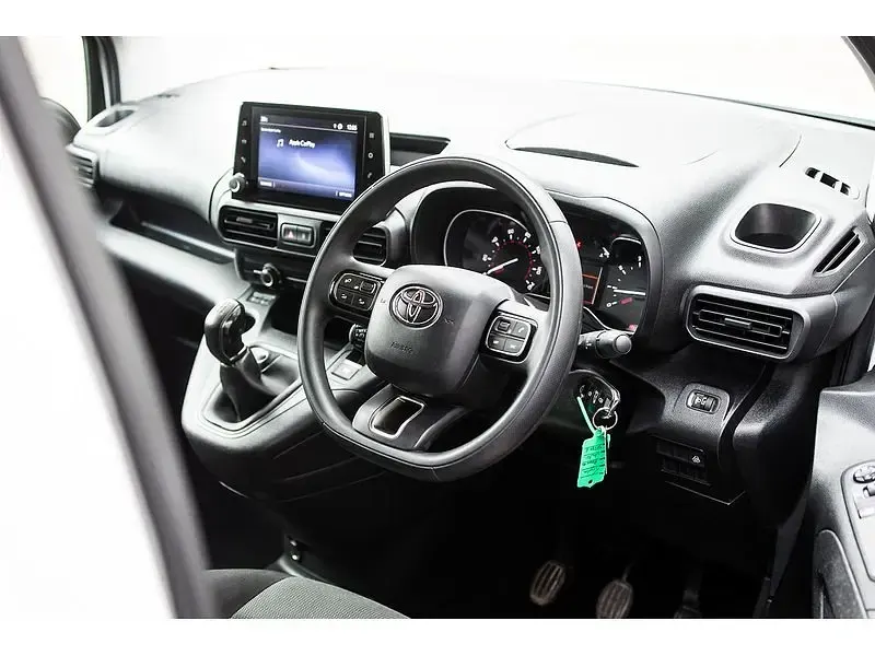 Used Toyota Proace 120 HP (88 kW) 2021 White MPV