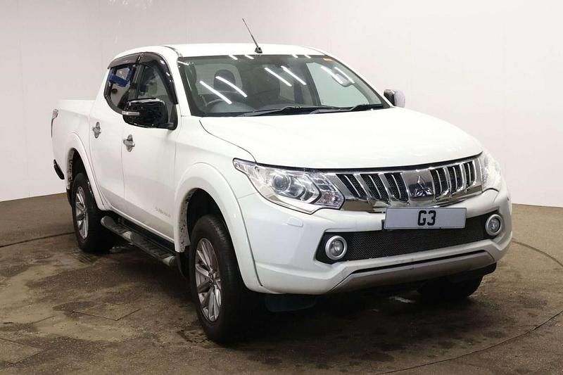 Used Mitsubishi L200 178 HP (130 kW) 2015 White Pickup