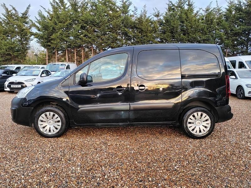 Used Citroën Berlingo 100 HP (73 kW) 2018 Black MPV
