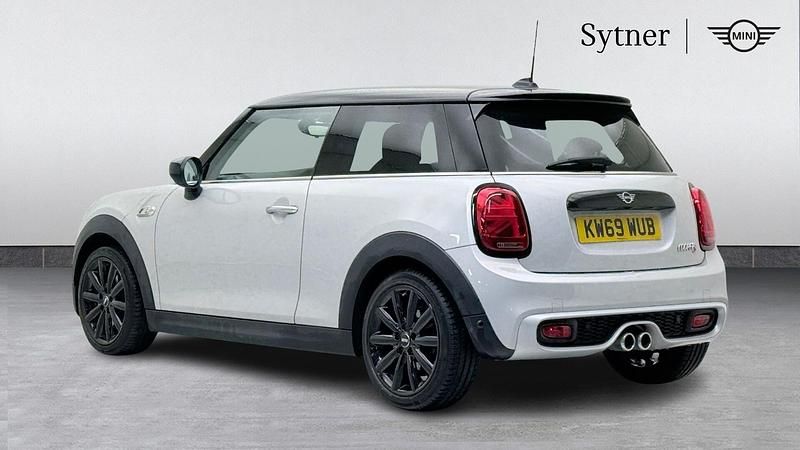 Used Mini Cooper S Classic 189 HP (139 kW) 2019 Silver Hatchback