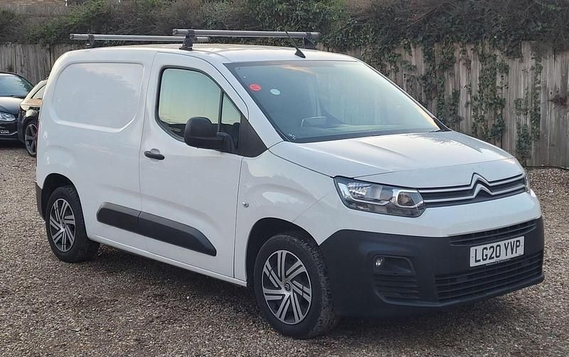 Used Citroën Berlingo 100 HP (73 kW) 2020 White MPV