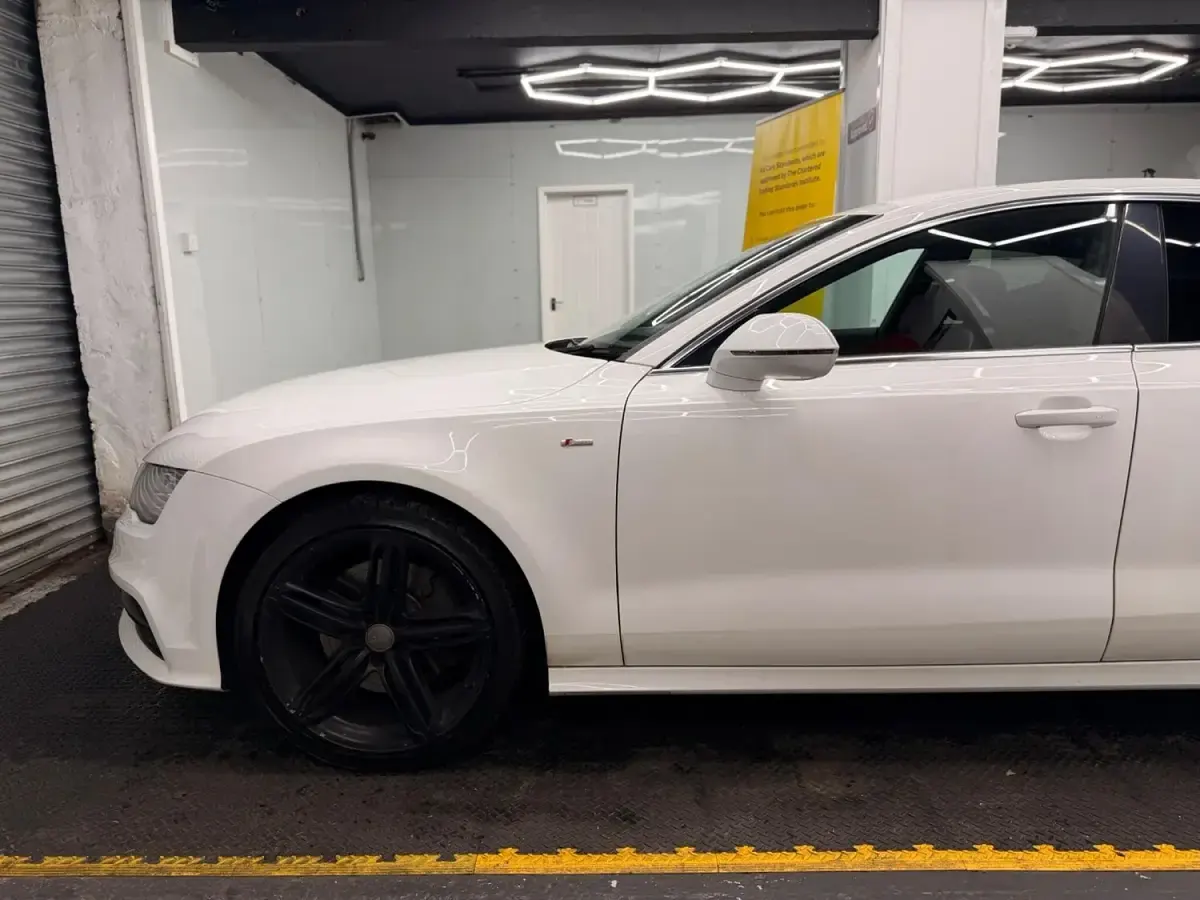 Used Audi A7 Sportback S-Line 204 HP (150 kW) 2012 White Hatchback