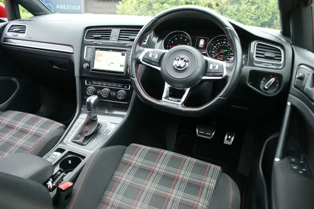 Used VW Golf VII GTI 230 HP (169 kW) 2016 Red Hatchback
