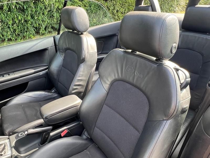 Begagnad Audi A3 Cabriolet S-Line 105 HK (77 kW) 2011 Röd Cab