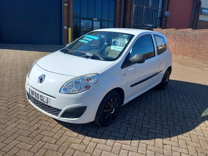 Used Renault Twingo Expression 60 HP (44 kW) 2010 White Hatchback