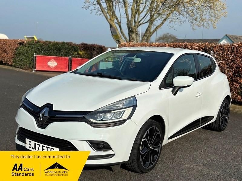 Used Renault Clio IV Dynamique 90 HP (66 kW) 2017 White Hatchback