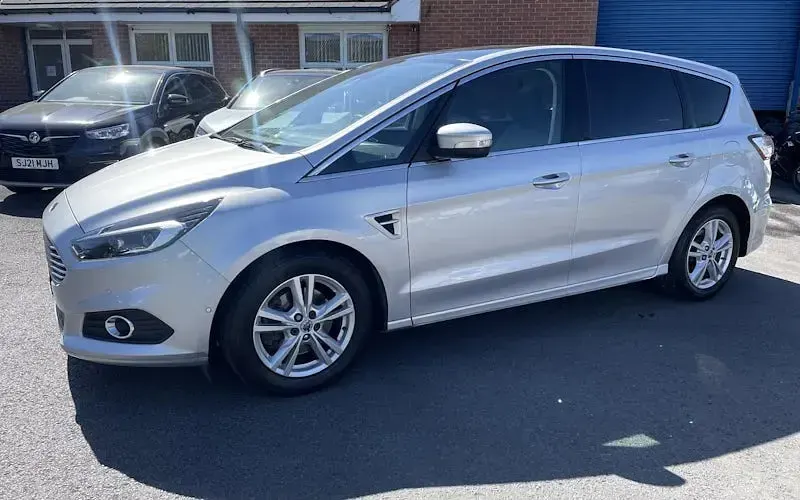 Usado Ford S-MAX Titanium 150 HP (110 kW) 2018 Monovolume