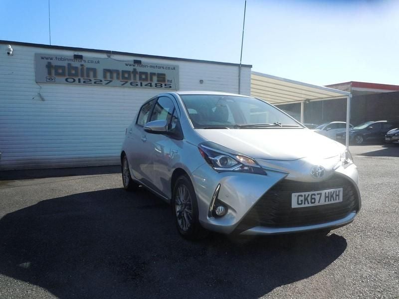 Silver Used 2017 Toyota Yaris Hybrid Hatchback | £9,600 (Fair price) - Image 1/4