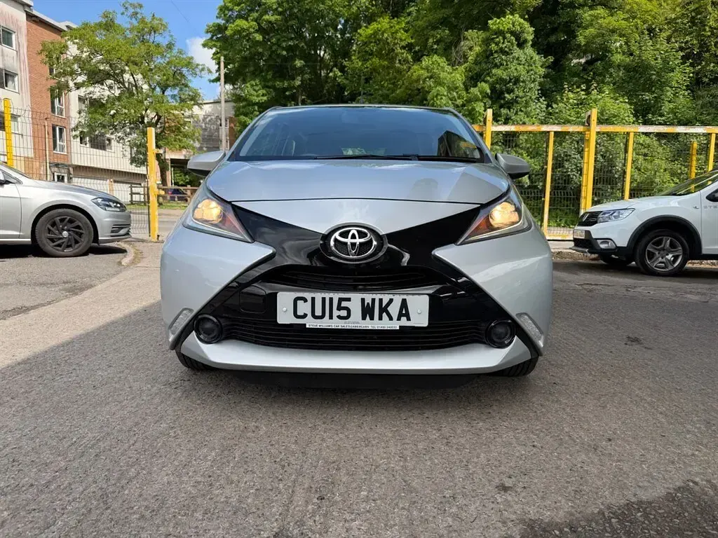 Used Toyota Aygo X-play 69 HP (50 kW) 2015 Silver Hatchback