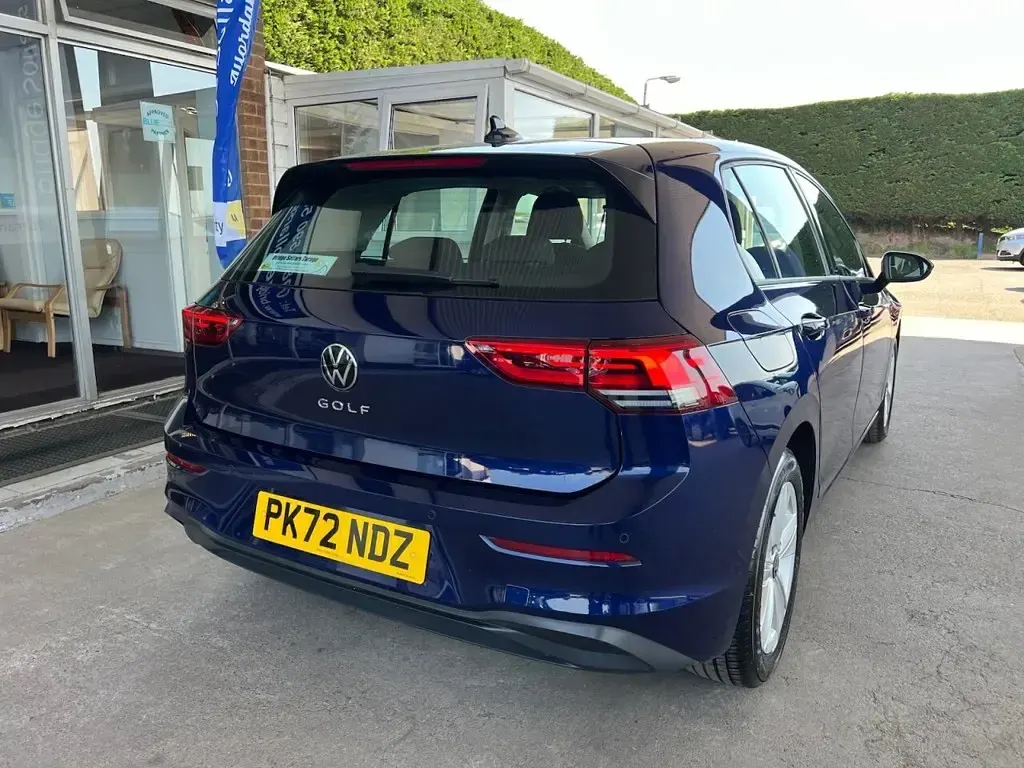 Used VW Golf VIII Life 110 HP (80 kW) 2022 Blue Hatchback